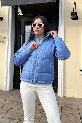 Демісезонна блакитна курточка з коміром-стійка та кишенями з 42 по 48 розмір - SvitStyle