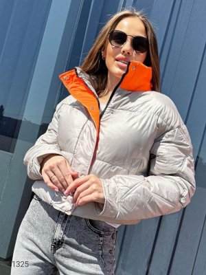 Двокольорова коротка курточка на синтепоні з коміром-стійка та кишенями по боках з 42 по 50 розмір - 8599310 - SvitStyle