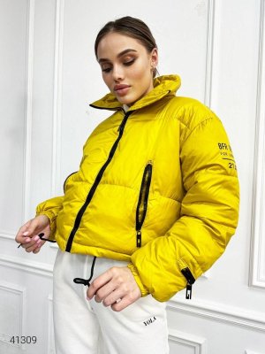 Молодіжна жовта курточка з коміром-стійкою, з принтом та кишенями на рукавах з 42 по 50 розмір - 8599317 - SvitStyle