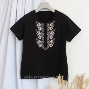 Черная футболка с вышивкой "Ромашки" - SvitStyle