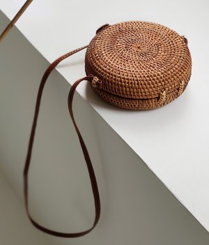 Кругла сумка плетена з ротанга D.Hats колір коричневий - SvitStyle