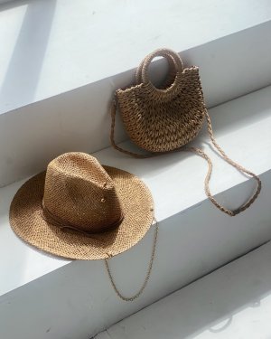 Комплект сумка і капелюх жіноча стильна федора модна бежева літня з ланцюгом - SvitStyle