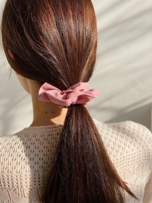Резинка для волосся з льону ручної роботи гарна зручна якісна рожевого кольору - 8614094 - SvitStyle