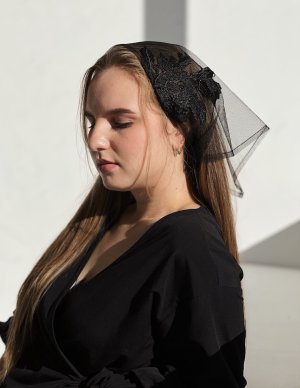 Косинка на голову з гіпюру з вишивкою D.Hats чорного кольору - 8614115 - SvitStyle