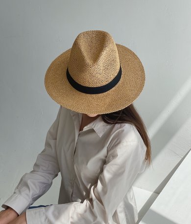 Капелюх соломяний D.Hats федора з чорною стрічкою колір коричневий - SvitStyle