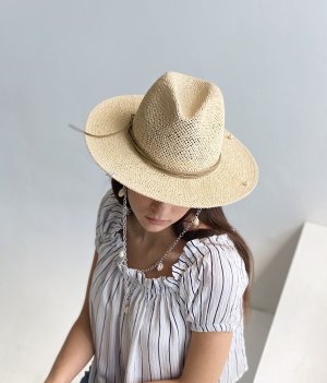 Капелюх жіночий федор з ланцюгом з черепашками D.Hats бежевий колір - 8614157 - SvitStyle