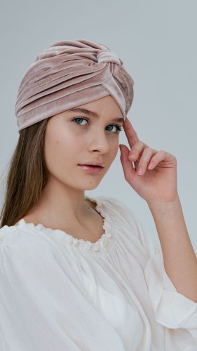 Чалма жіноча в східному стилі з оксамиту D.Hats бежевого кольору - SvitStyle