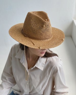 Плетений капелюх федора жіночий на літо з широкими коричневими полями з ланцюгом і перлинами - 8614171 - SvitStyle