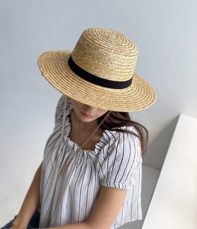 Соломяний капелюх жіночий канотьє з рівними полями літній стильний модний бежевий з ланцюгом - SvitStyle