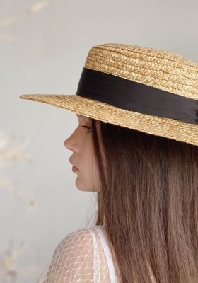 Канотьє жіночий капелюшок стильний жорсткий солом'яний літній прикрашений чорною стрічкою - 8614192 - SvitStyle