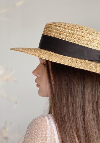 Канотьє жіночий капелюшок стильний жорсткий соломяний літній прикрашений чорною стрічкою - SvitStyle