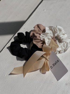 Комплект із трьох гумок для волосся D.Hats з льону колір чорний, беж,біла - SvitStyle
