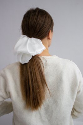 Гумка для волосся D.Hats із шовку білого кольору універсальна - 8614287 - SvitStyle