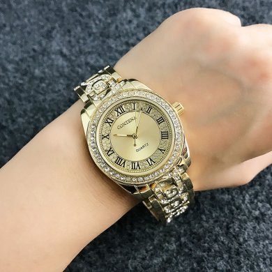 Жіночий золотистий годинник з кристалами код 605 - SvitStyle