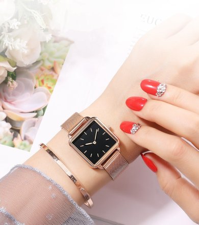 Стильний жіночій годинник з золотистим браслетом код 624 - SvitStyle