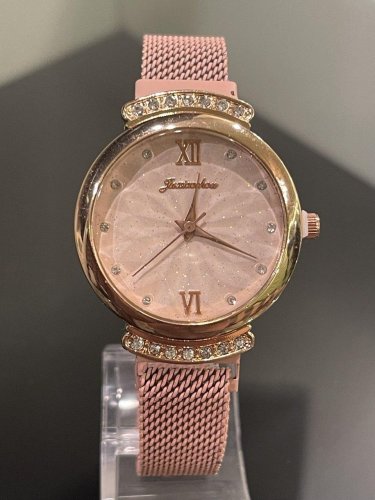 Жіночий наручний годинник із рожевим браслетом код 711 - SvitStyle