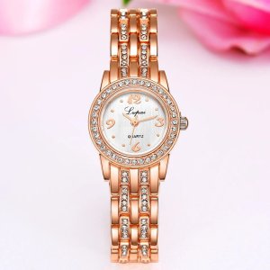 Наручные женские часы с золотистым браслетом код 300 - SvitStyle