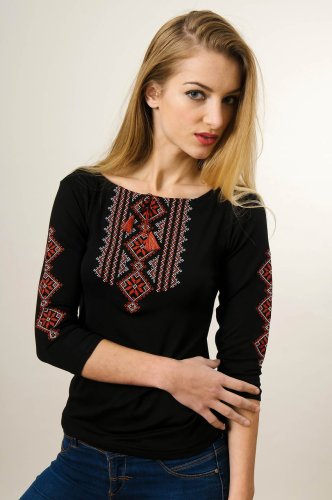 Молодіжна жіноча вишита футболка з рукавом 3/4 чорного кольору з червоним орнаментом Гуцулка S - SvitStyle