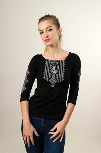 Стильна жіноча футболка з вишивкою з рукавом 3/4 чорного кольору з сірим орнаментом Гуцулка S - SvitStyle