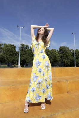 Жовта сукня максі з виразним квітковим принтом 5699, 42 - SvitStyle
