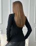 Чорний трикотажний светр з оригінальною горловиною (3)