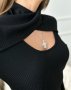 Чорний трикотажний светр з оригінальною горловиною (4)