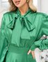 Зелена шовкова сукня з бантом (4)