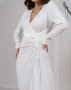 Біла сукня з глибоким декольте (3)