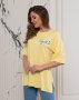 Жовта подовжена футболка з написом (2)