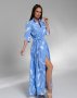 Довге блакитне плаття з принтом і розрізом (2)