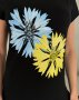 Чорна бавовняна футболка з яскравим квітковим малюнком (4)