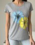 Сіра бавовняна футболка з яскравим квітковим малюнком (4)