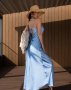 Блакитна шовкова сукня з відкритою спиною (3)