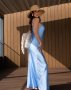 Блакитна шовкова сукня з відкритою спиною (2)