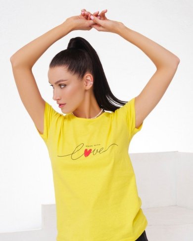 Bonita Жовта бавовняна футболка з написами 34250-01 - SvitStyle