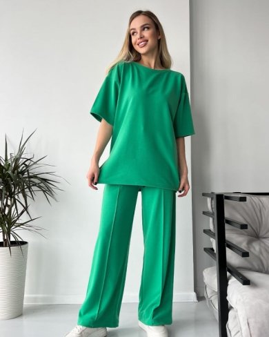 Bonita Трикотажний вільний костюм зеленого кольору з бічними розрізами 38323-01 - SvitStyle