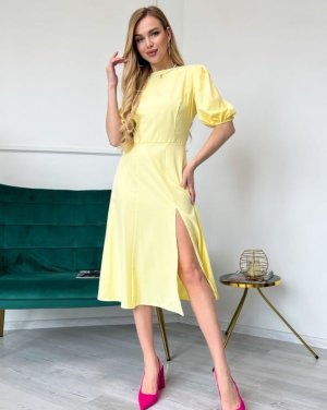 Жовта сукня з об'ємними рукавами та розрізом - 8542549 - SvitStyle