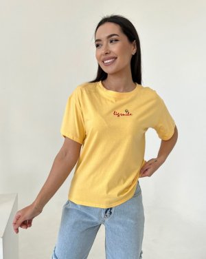 Жовта трикотажна футболка з вишитим декором - 8542711 - SvitStyle