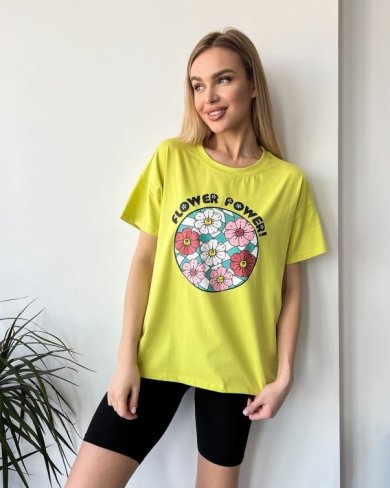 Салатова вільна футболка з яскравим принтом - SvitStyle
