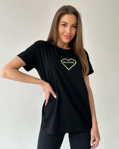 Чорна оверсайз футболка з вишитим серцем - SvitStyle