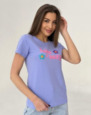 Блакитна футболка з яскравим принтом - 8542910 - SvitStyle