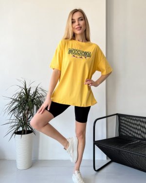 Жовта вільна футболка з нашивками - 8542939 - SvitStyle