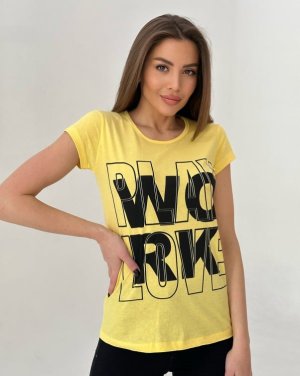 Жовта бавовняна футболка з написом - 8543033 - SvitStyle