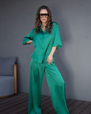 Зелений шовковий костюм вільного крою - 8550752 - SvitStyle
