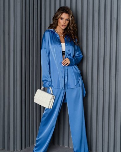 Блакитний шовковий костюм у піжамному стилі - SvitStyle