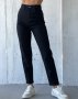 Чорні однотонні джинси Моми на байку (1)