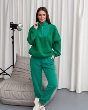 Зелений теплий костюм із вставками - SvitStyle