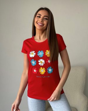 Червона бавовняна футболка з кольоровим квітковим малюнком - SvitStyle