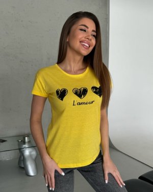 Жовта трикотажна футболка з серцем і написом - 8615960 - SvitStyle