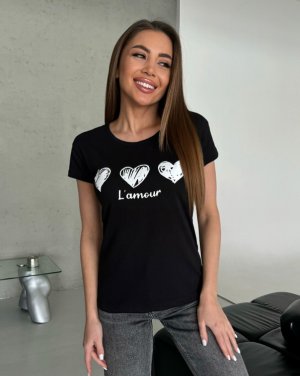 Чорна трикотажна футболка з серцем і написом - 8615965 - SvitStyle